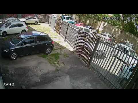 Momento em que o caminhão desce ladeira sem freio.