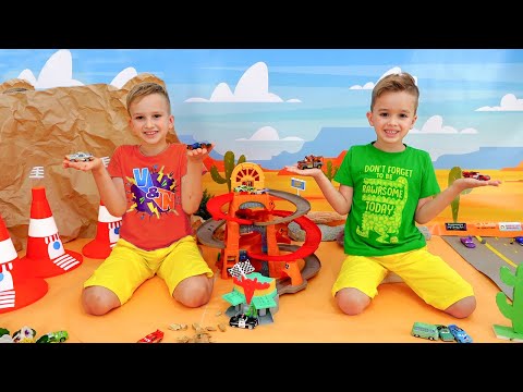 Vlad e Niki brincam com carros de brinquedo e constroem uma pista de corrida