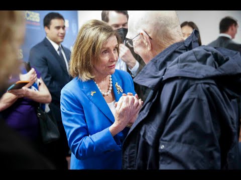 House Speaker Nancy Pelosi discusses medical costs with Dallas leaders at health care roundtable