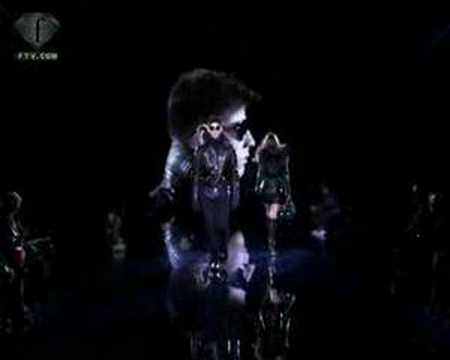 fashiontv | FTV.com - VERSACE MILAN FW MEN COLLECTION 06/07