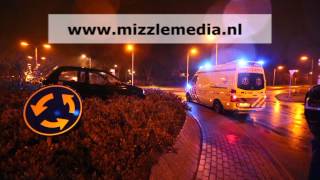 preview picture of video 'Automobilist belandt met wagen midden op rotonde Santpoortse Dreef in Santpoort-Noord'