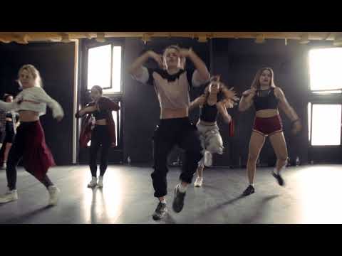 RW MOSCOW / CLASS BY PATO QUIÑONES / ALKILADOS & BONNY LOVY -  ELLA ME PERSIGUE