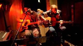 dancing in the dark played by an acoustic duo live @the playhouse portrush