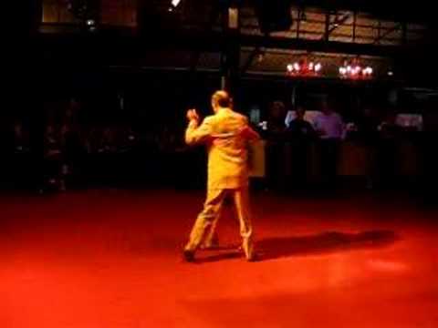 Ricardo Viqueira  and  Valérie Lafore  are  dancing  to  the  tango  "  En La Huella Del Dolor  "
