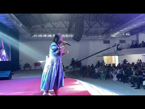 Assim diz o Senhor " Amanda Chris " Um dia com Deus Celebraii … 😭🎶🙏🏾