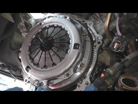 AG 020 Installing the clutch in a 1999 Toyota Solara V6