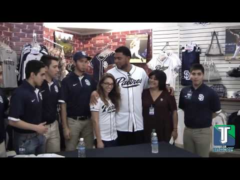 Joaquín Benoit de Padres de San Diego en Tijuana; Firma de autógrafos y entrevista - TJ Sports