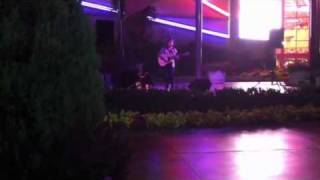 Talented guy singing at Edwards Cinema