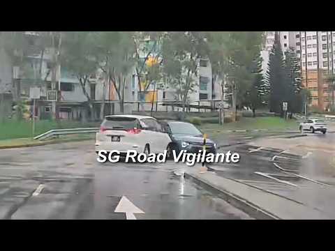 25jul2026 woodland street 13 accident btw #SMX2198U toyota estima  and kia niro