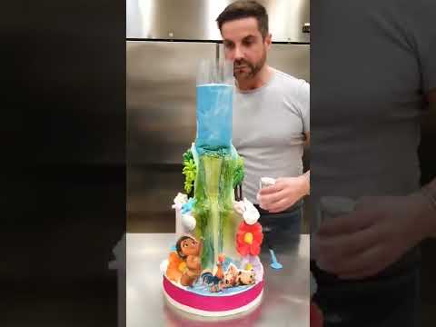 Look the perfection of this waterfall cake! It turns out pretty cool right? 🌊💗 Follow me#shorts