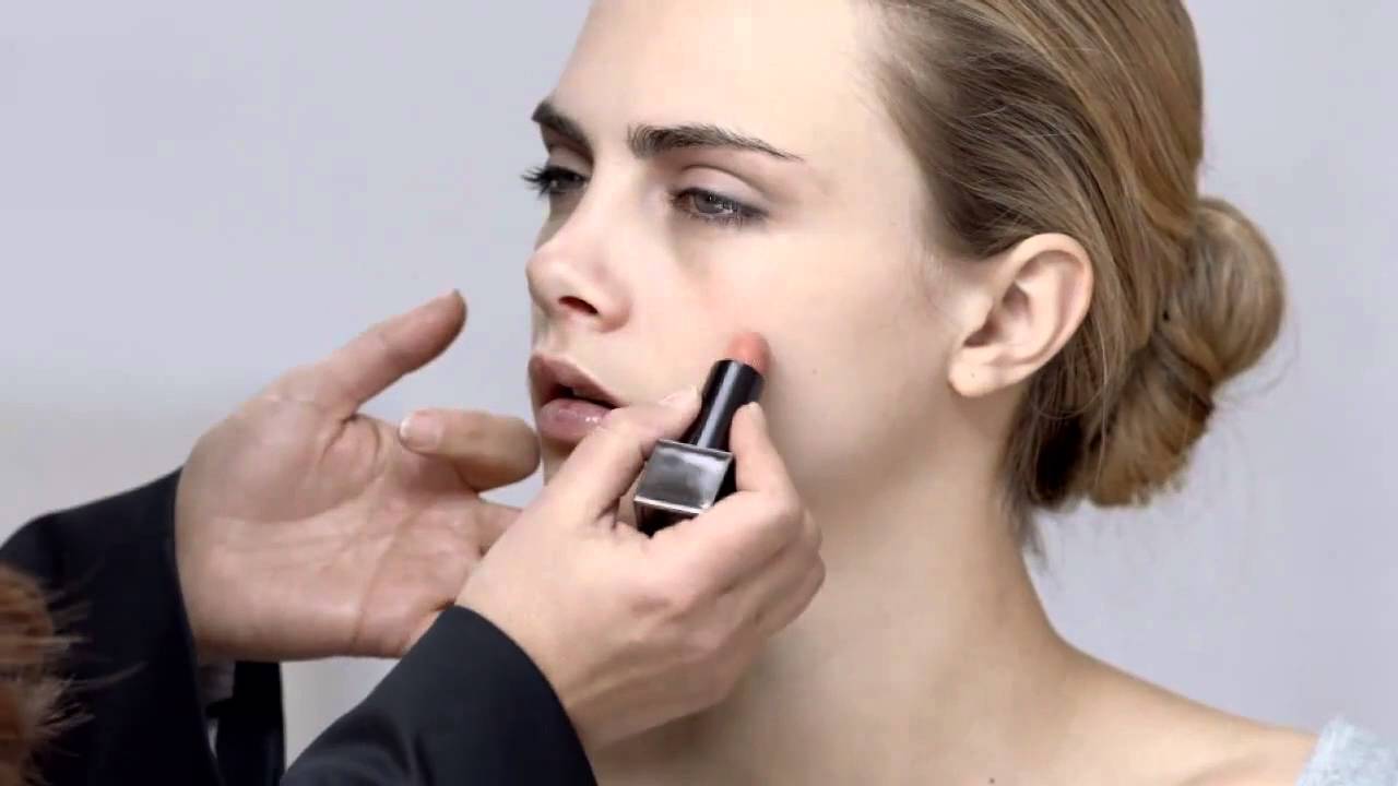 Makeup Cara Delevingne: Tutorial Menakjubkan untuk Semua Pecinta Makeup