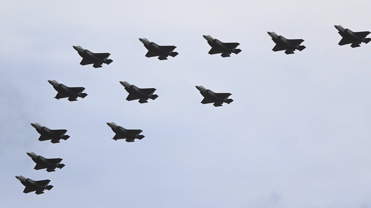 12機のF-35が大編隊飛行！ 三沢基地航空祭2022