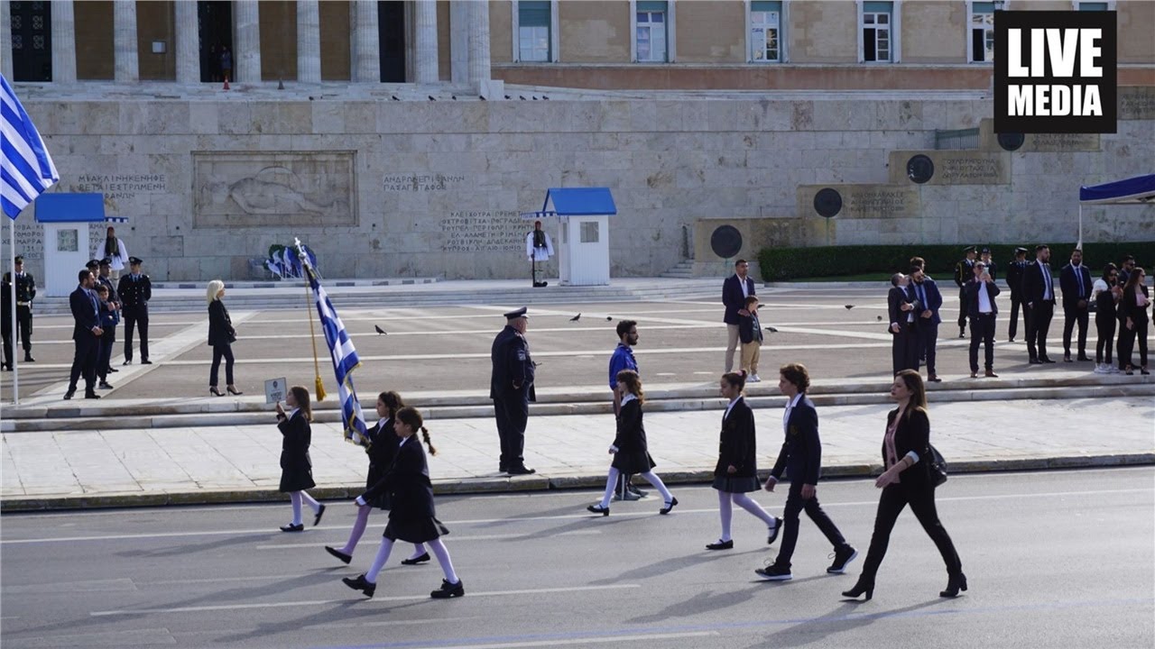 In Athen fand eine feierliche Parade mit großer Menschenmenge statt