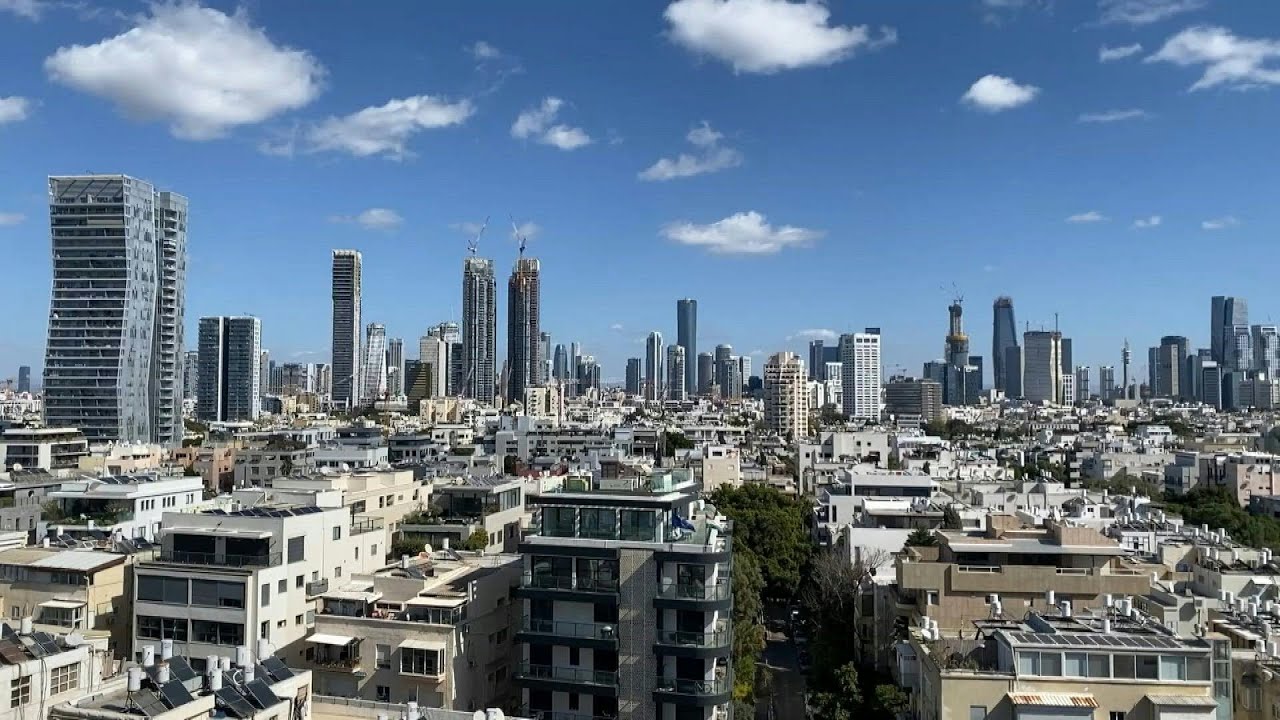 Video | Blasts heard in Tel Aviv after Iranian missile alert | AFP