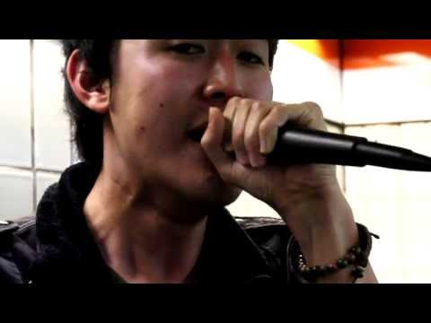 Gene Shinozaki beatboxing in Boston's Downtown Crossing