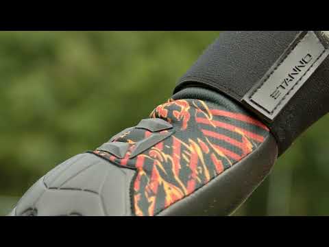 𝑻𝒉𝒆 𝑪𝒍𝒂𝒘 | Become the king in your goal with these 𝗴𝗼𝗮𝗹𝗸𝗲𝗲𝗽𝗲𝗿 𝗴𝗹𝗼𝘃𝗲𝘀! 🧤 | Stanno goalkeepers