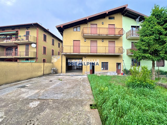 Villa bifamiliare con giardino