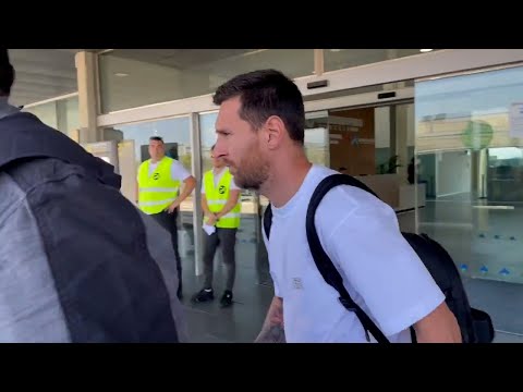 ماذا فعل ميسي عند سؤاله عن العودة إلى برشلونة؟.. شاهد رده على الصحفيين