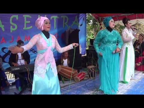 gapura cinta "pop sunda live show gasentra"