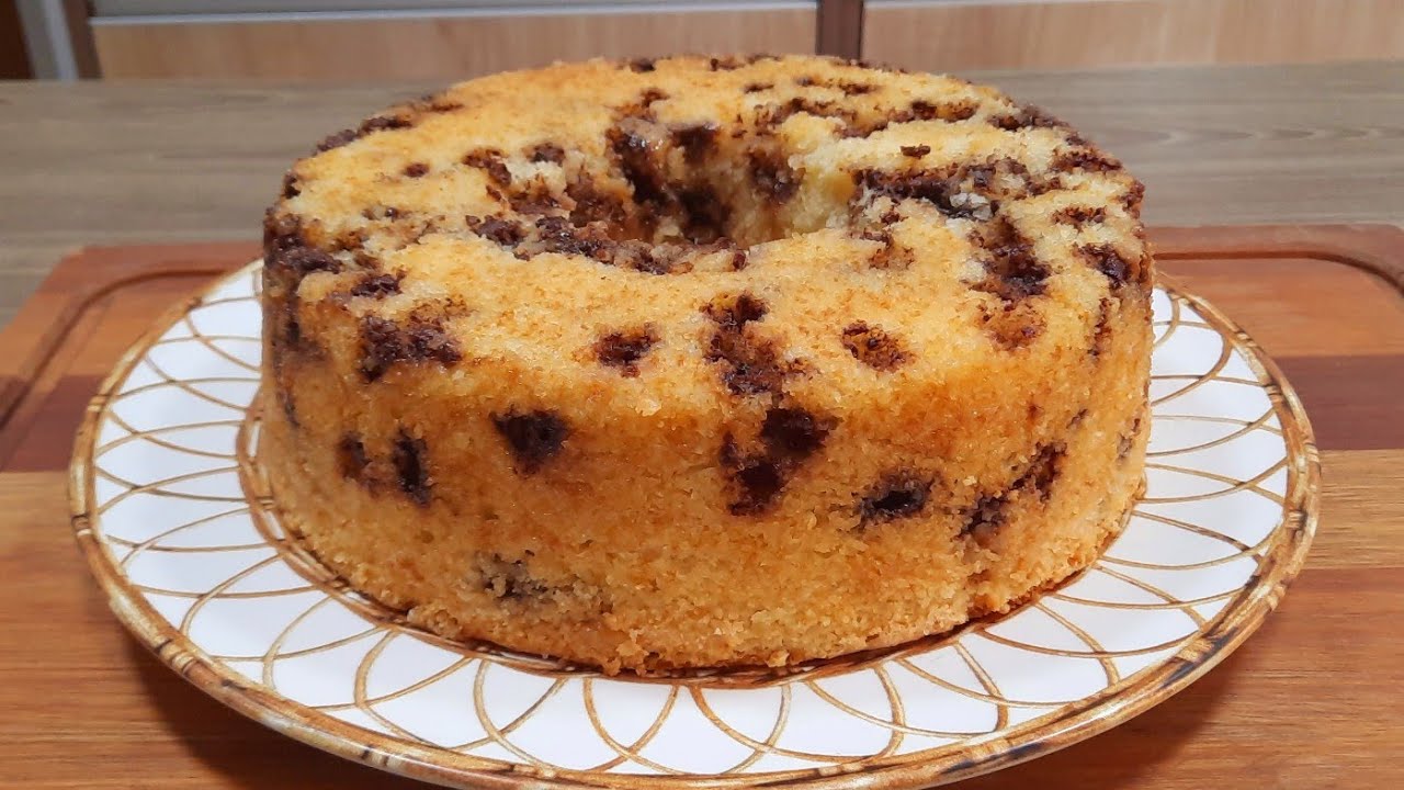 BOLO FOFINHO COM GOTAS DE  CHOCOLATE
