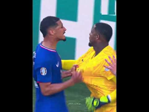 LEWANDOWSKI COUGHT GOALKEEPER CHEATING 😈
