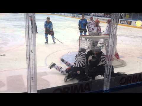 Vartiainen näyttää taitonsa hanskausosastolla. Vartiainen vs. Honkaheimo -Pelicans-HIFK 27.1.2015