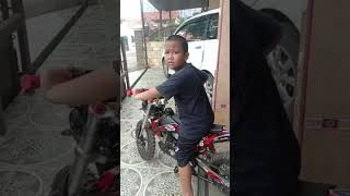 Download lagu Motoran 🏍🏍🏍 #lucu #motor #viral #shorts #trail #tiktok #trending #bocil #ff mp3