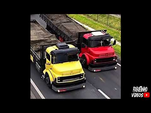 acidente de pai e filho o filho ficou na traseira do caminhão do pai😢