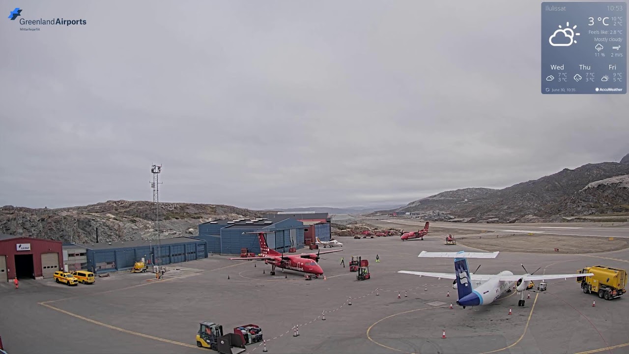 Live webcam view of Pista ártica con telón de montañas