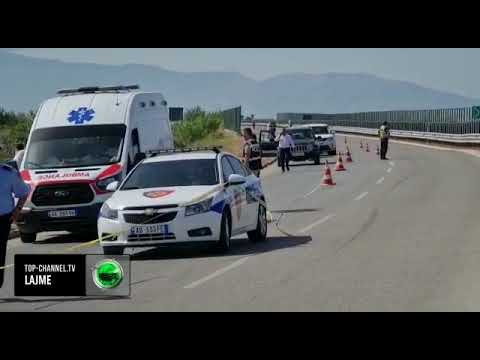 Top Channel/ Atentat në Vlorë! Vriten 2 persona brenda makinës në lëvizje, mjeti përfundon në kanal