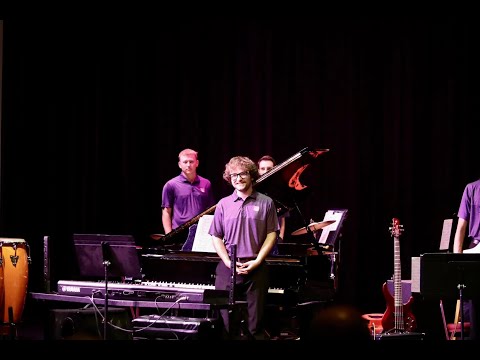 El Abrazo - Alan Baylock