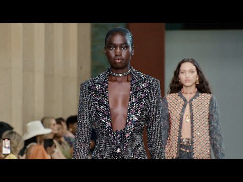 CHANEL 2022/23 Métiers d’art Runway Show CHANEL – Dakar  | VRAI Magazine