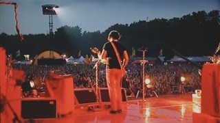 The White Stripes - I&#39;m Slowly Turning Into You. Live O2 Wireless Festival 2007. 2/4