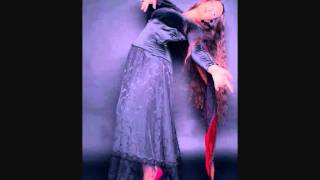 Alessandra Leo voice / imagine Canto Circo