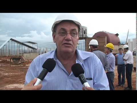 Prefeito visita construção da indústria de processamento de Girassol no município