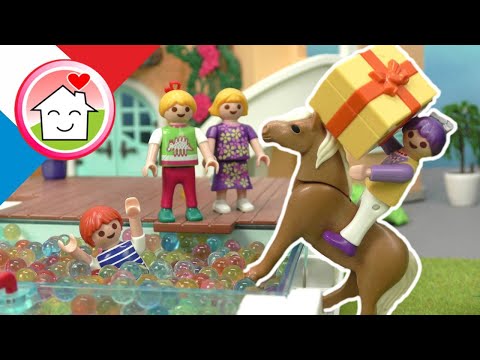 Playmobil en francais Célébration de la fête d'anniversaire de Rosabella - La famille Hauser