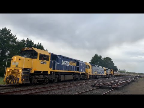 Awesome Horn Show On 9157 Pacific National Grain Train With XR555 G531 XR554 At Meredith (26/11/22)
