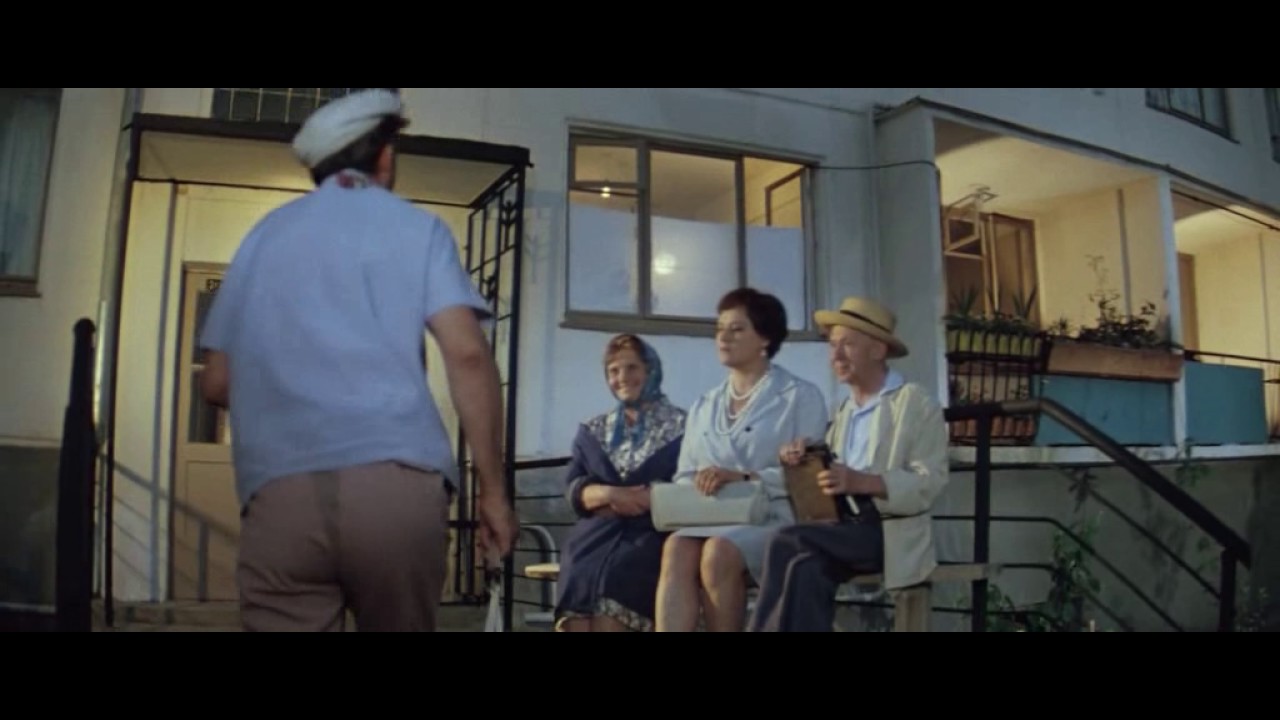 По вечерам не ездят. По вечерам не ездят. По вечерам не ездят. По вечерам не ездят. Наши люди в булочную на такси.