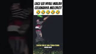 Download lagu Niat Uji Nyali Nyari Penampakan Malah Celana Melorot 🤣 Si Helm Ijo #shorts mp3