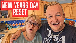 New Year’s Day Reality – Decorations Down & Roast Dinner On