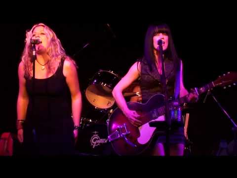 The Fabulous Ginn Sisters - You Should've Known - Six Strings
