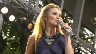 Agnes Carlsson - Release Me Live (allsång på skansen) 2012 (HD)