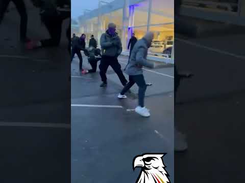 AfD-Bundestagsabgeordneter Julian Schmidt in #Gießen von Linksextremisten attackiert!