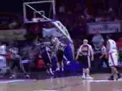 14 12-01-08 BCO-Leuven - Titus met de tip-in na 3puntpoging