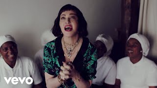 Musik-Video-Miniaturansicht zu Batuka Songtext von Madonna