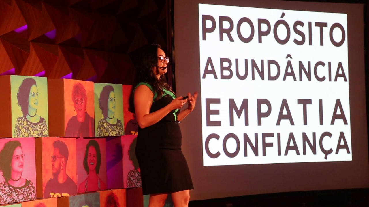 Como engajar uma comunidade criativa local | Fabi Soares | TEDxUFMG