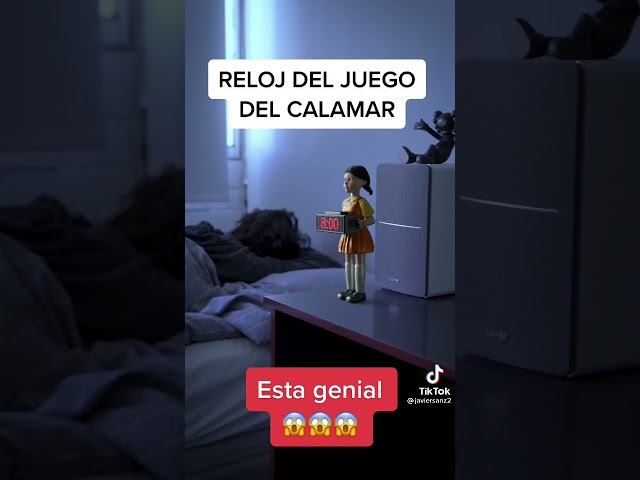 Vídeo relacionado con Paladone Reloj Despertador de muñeca del Juego del Calamar, luz Oficial de Netflix, Accesorios y decoración para Dormitorio de niños