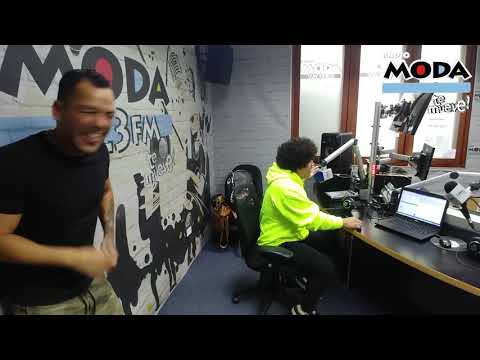 Watch Carloncho vs. Superman's first improv battle at a timba - Radio Moda