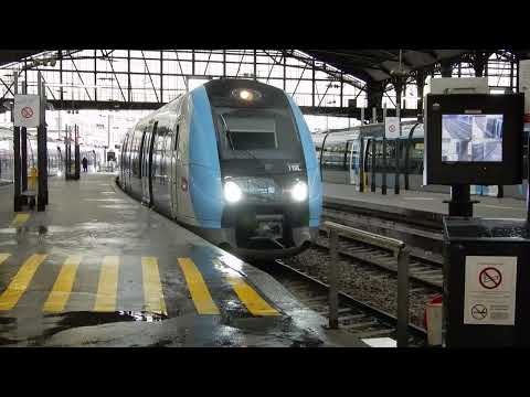 Viagem de trem da estação Paris St Lazard até Versailles Rive Droite passando por Courbevoie La Defense