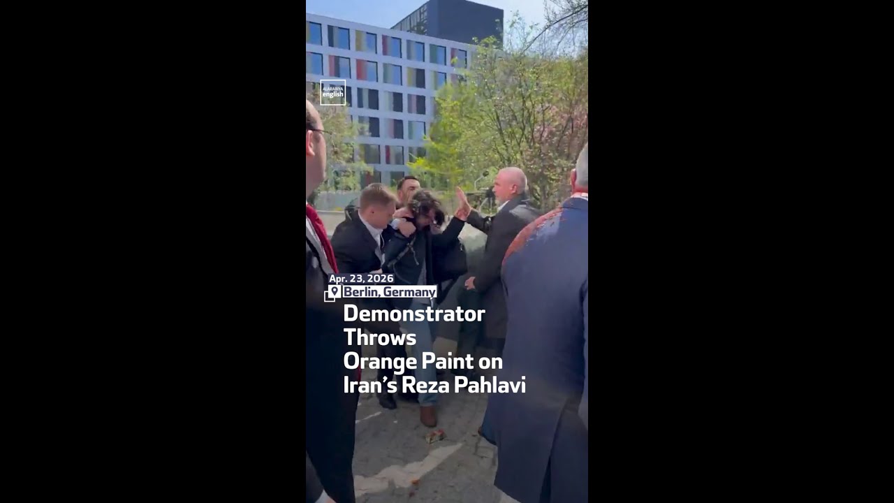 Video | Demonstrator Throws Orange Paint on Iran’s Reza Pahlavi